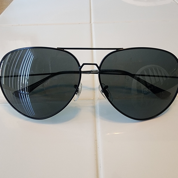 Black Aviator Sunglasses - Picture 3 of 5